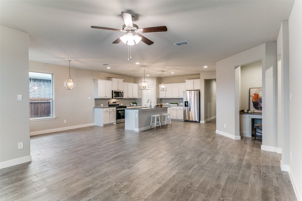 1117 Southwark Drive - Photo 5 of 25