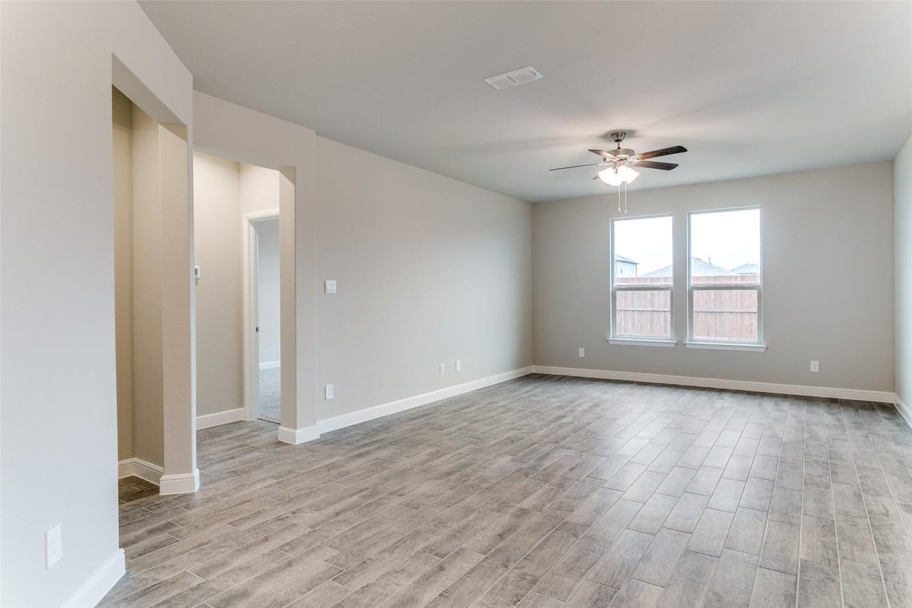 1117 Southwark Drive - Photo 6 of 25