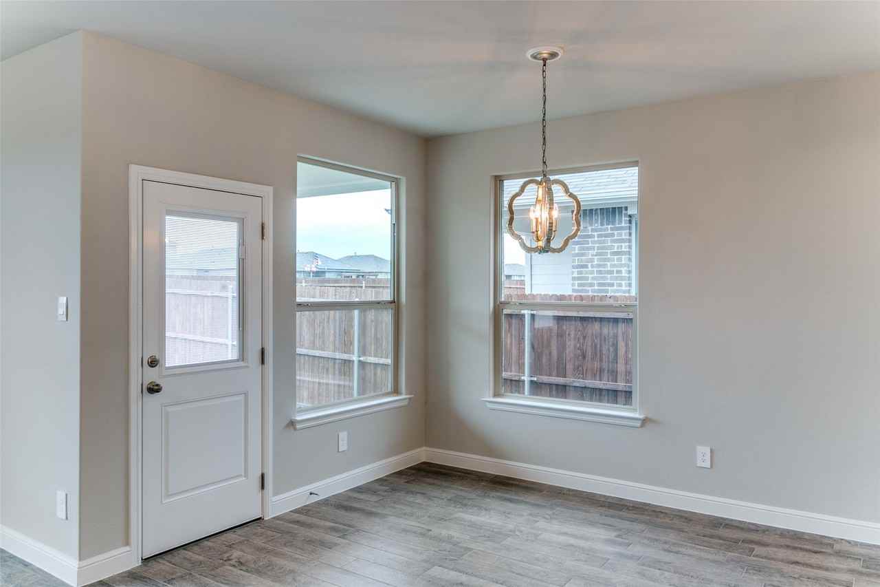 1117 Southwark Drive - Photo 7 of 25