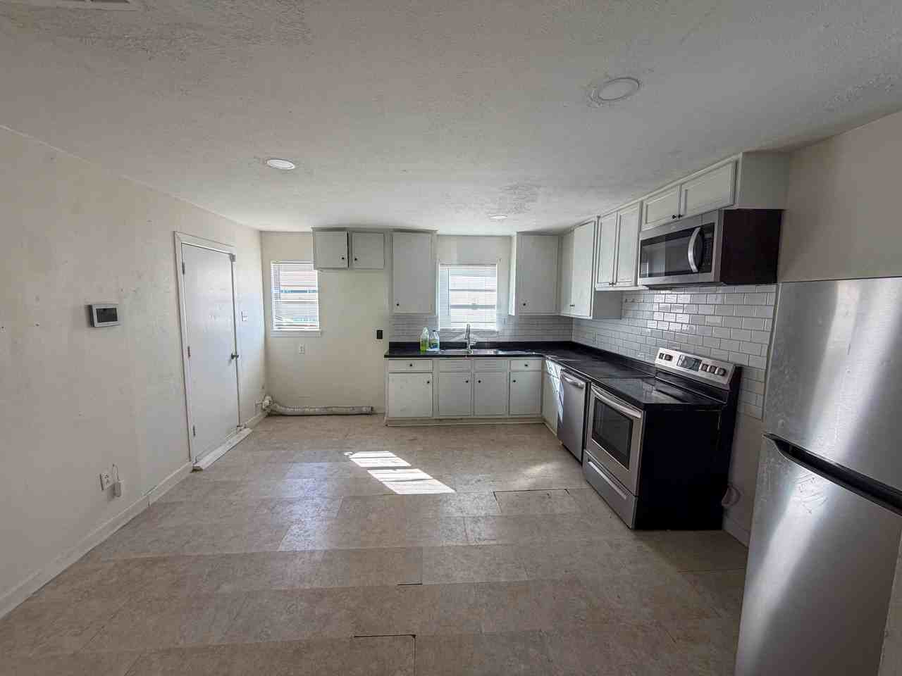 67 Mundt St - Photo 2 of 10