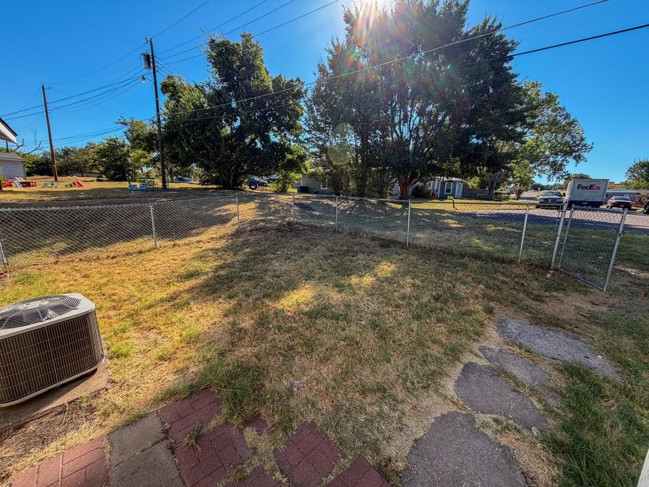 67 Mundt St - Photo 5 of 10