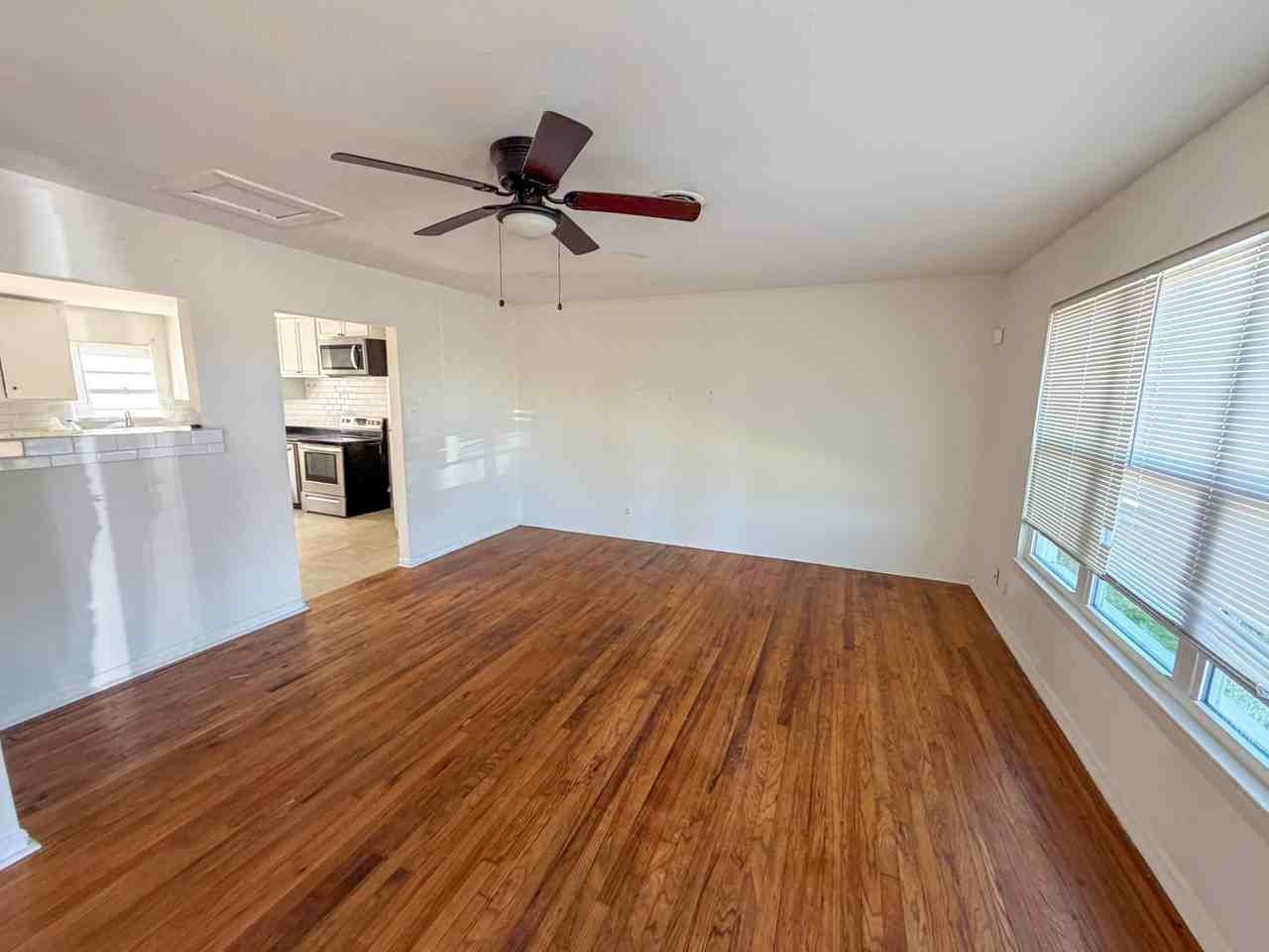 67 Mundt St - Photo 6 of 10