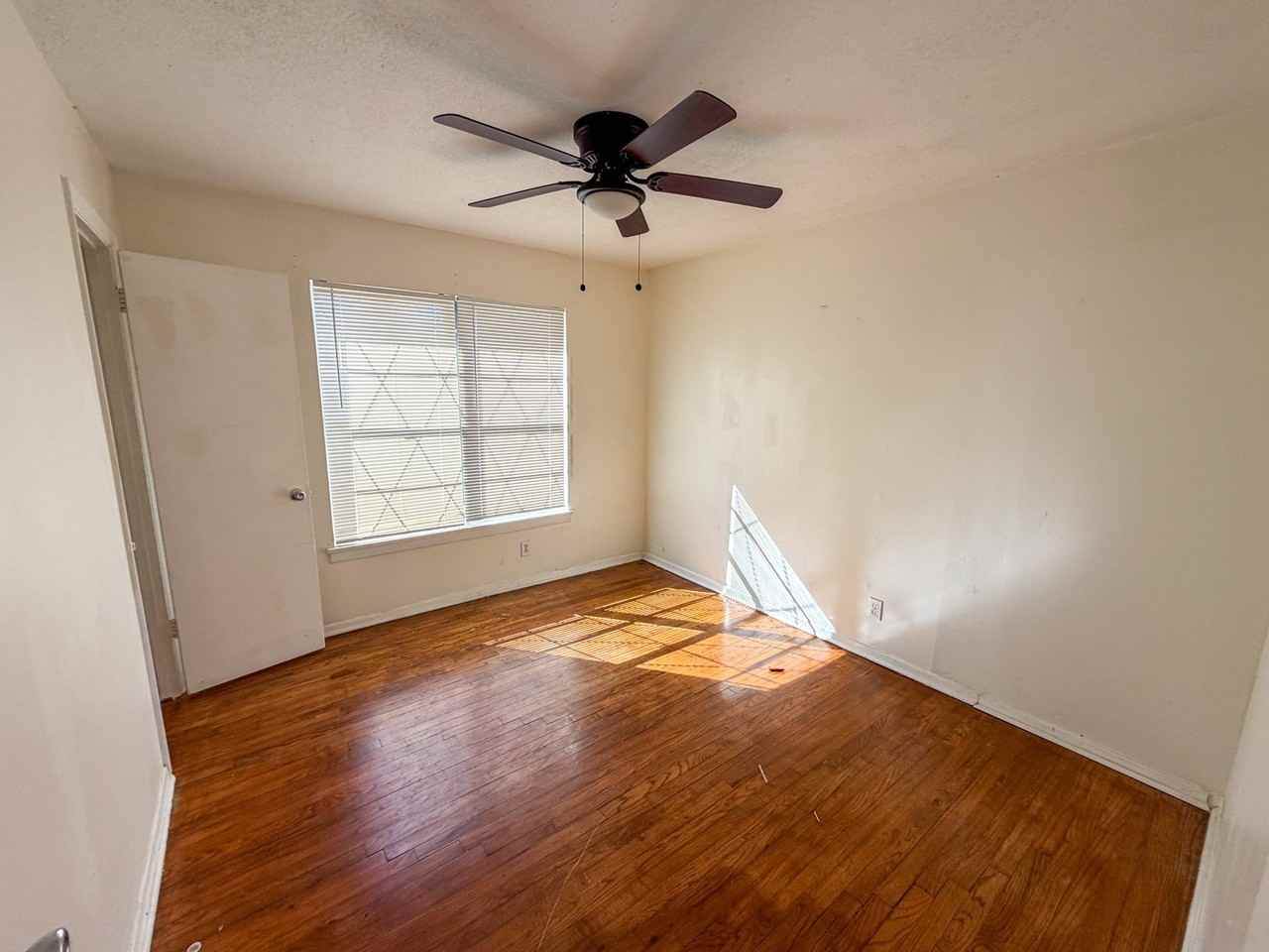 67 Mundt St - Photo 7 of 10
