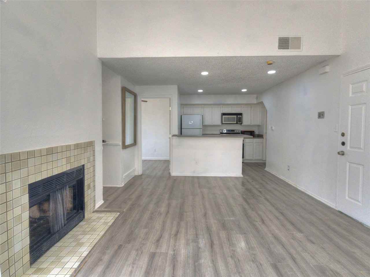 9827 Walnut St #205 - Photo 4 of 10