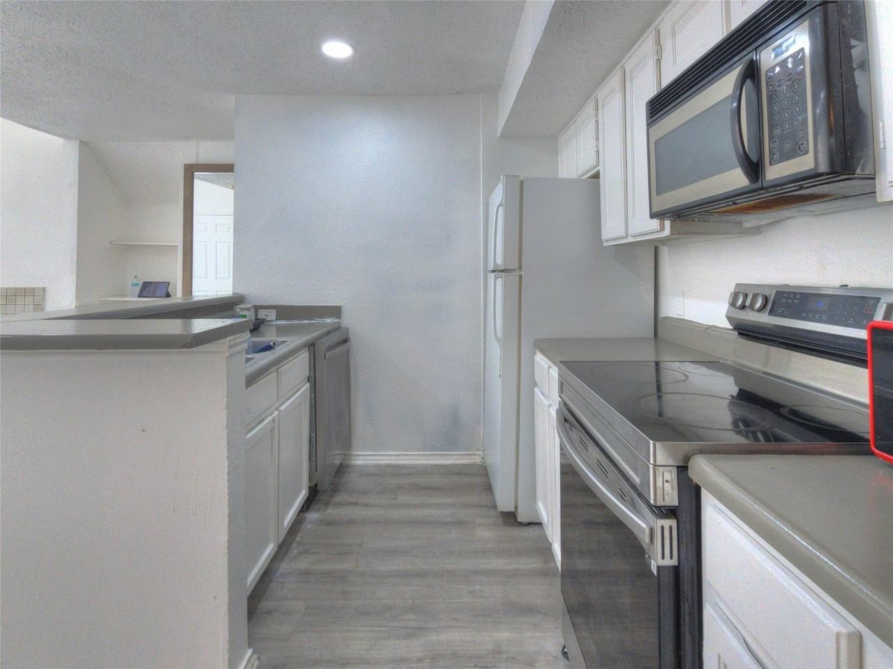 9827 Walnut St #205 - Photo 5 of 10