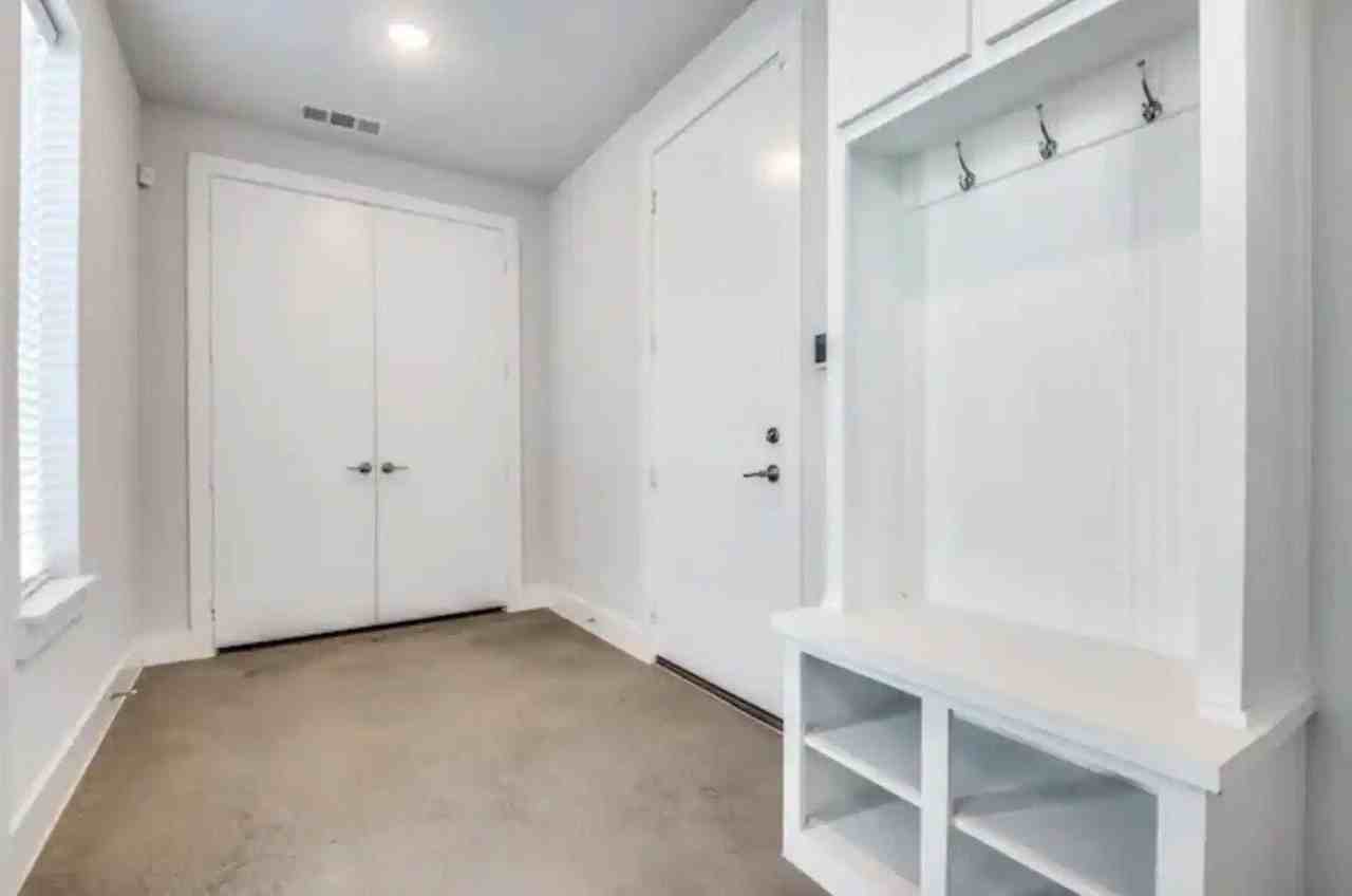 4427 Viburnum Dr - Photo 2 of 13