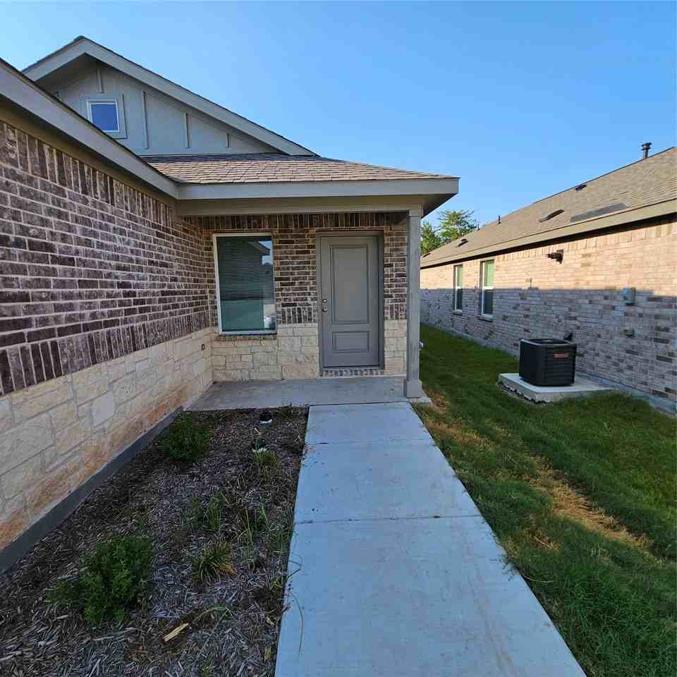 1636 Elliot Rd - Photo 2 of 2
