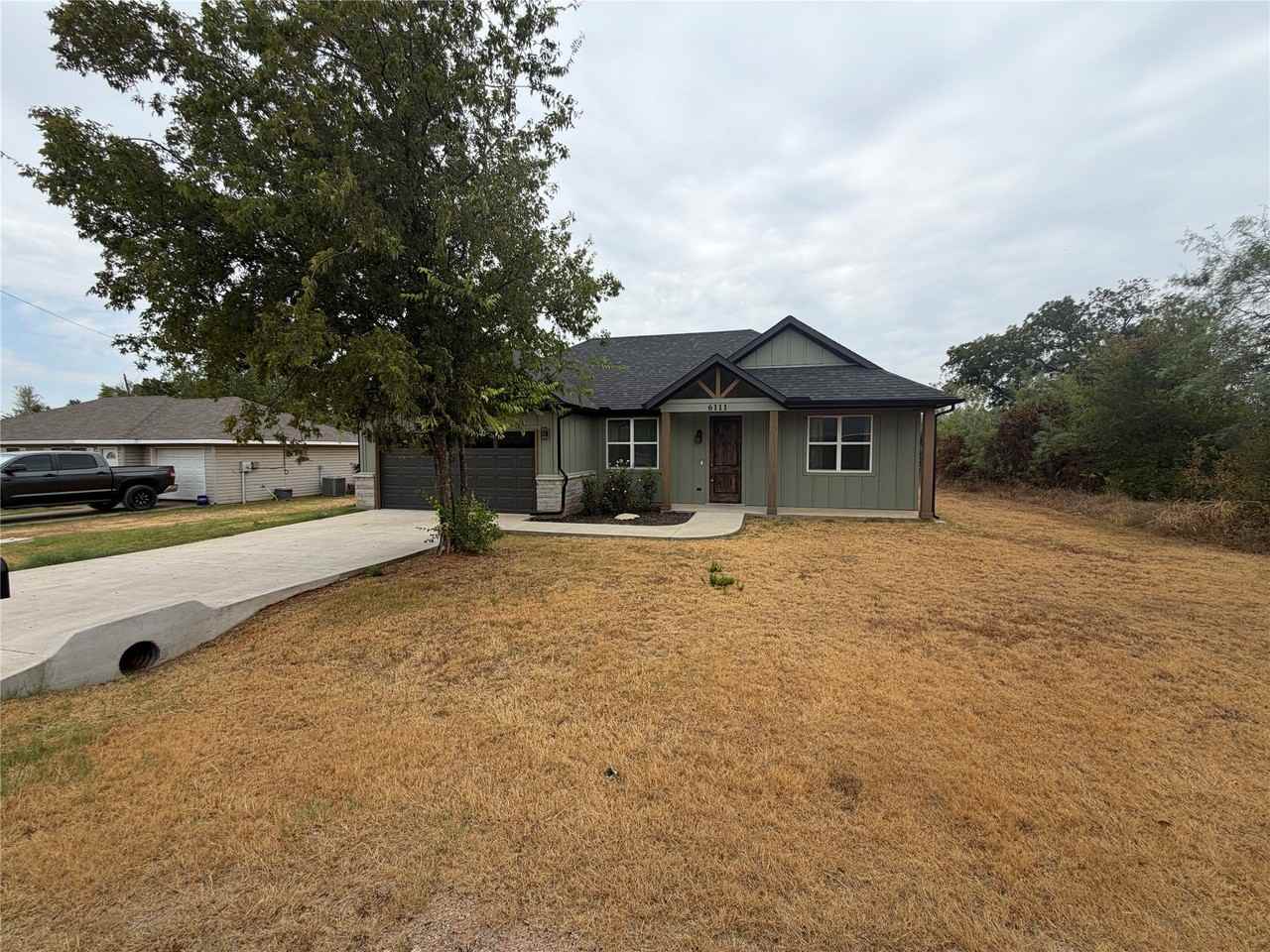 6111 Collins Ct - Photo 2 of 14