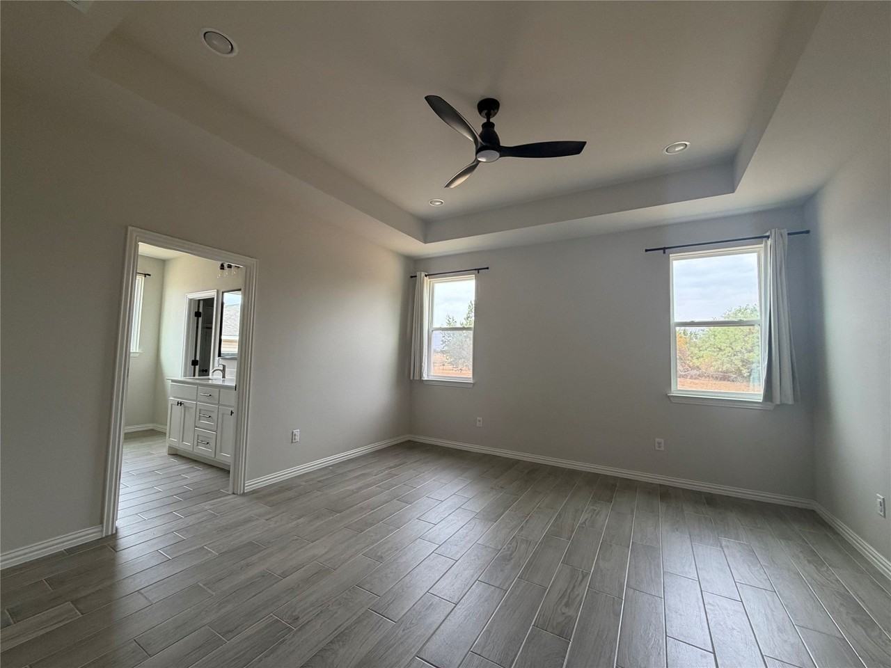 6111 Collins Ct - Photo 6 of 14