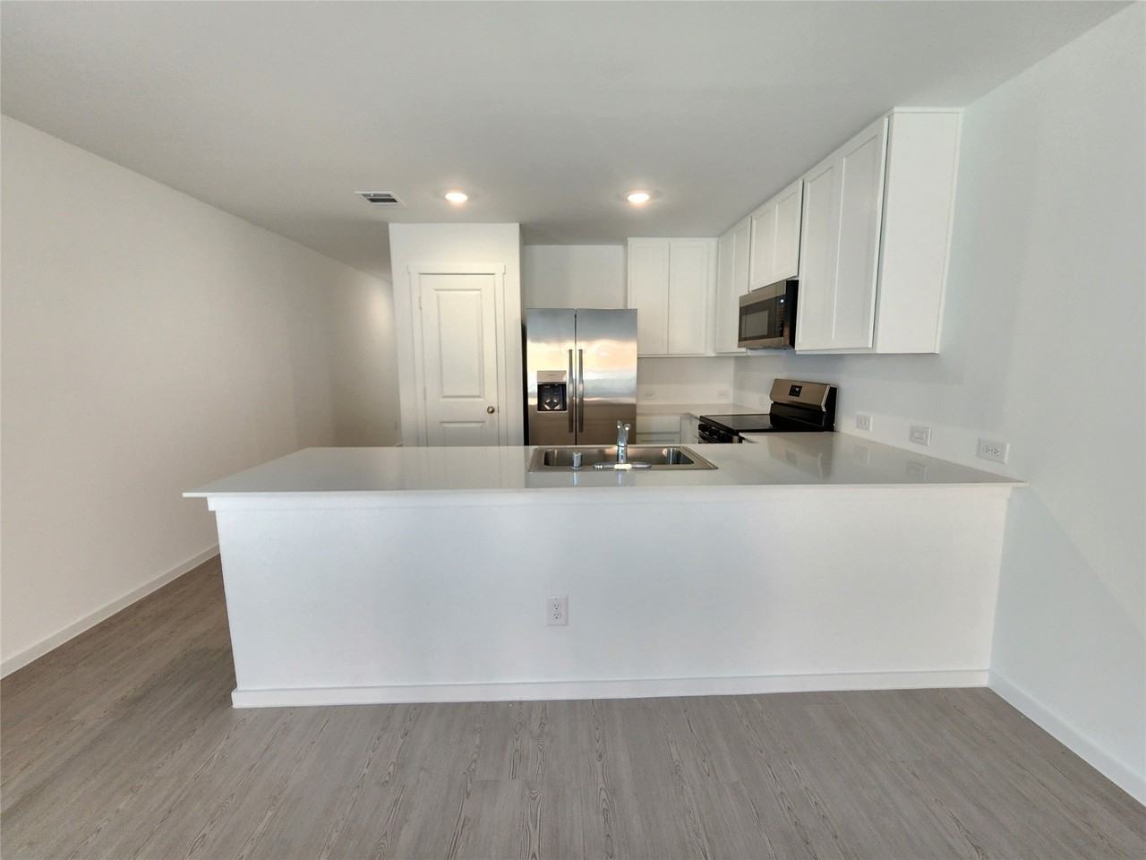 5318 Cinnamon Ln - Photo 2 of 9