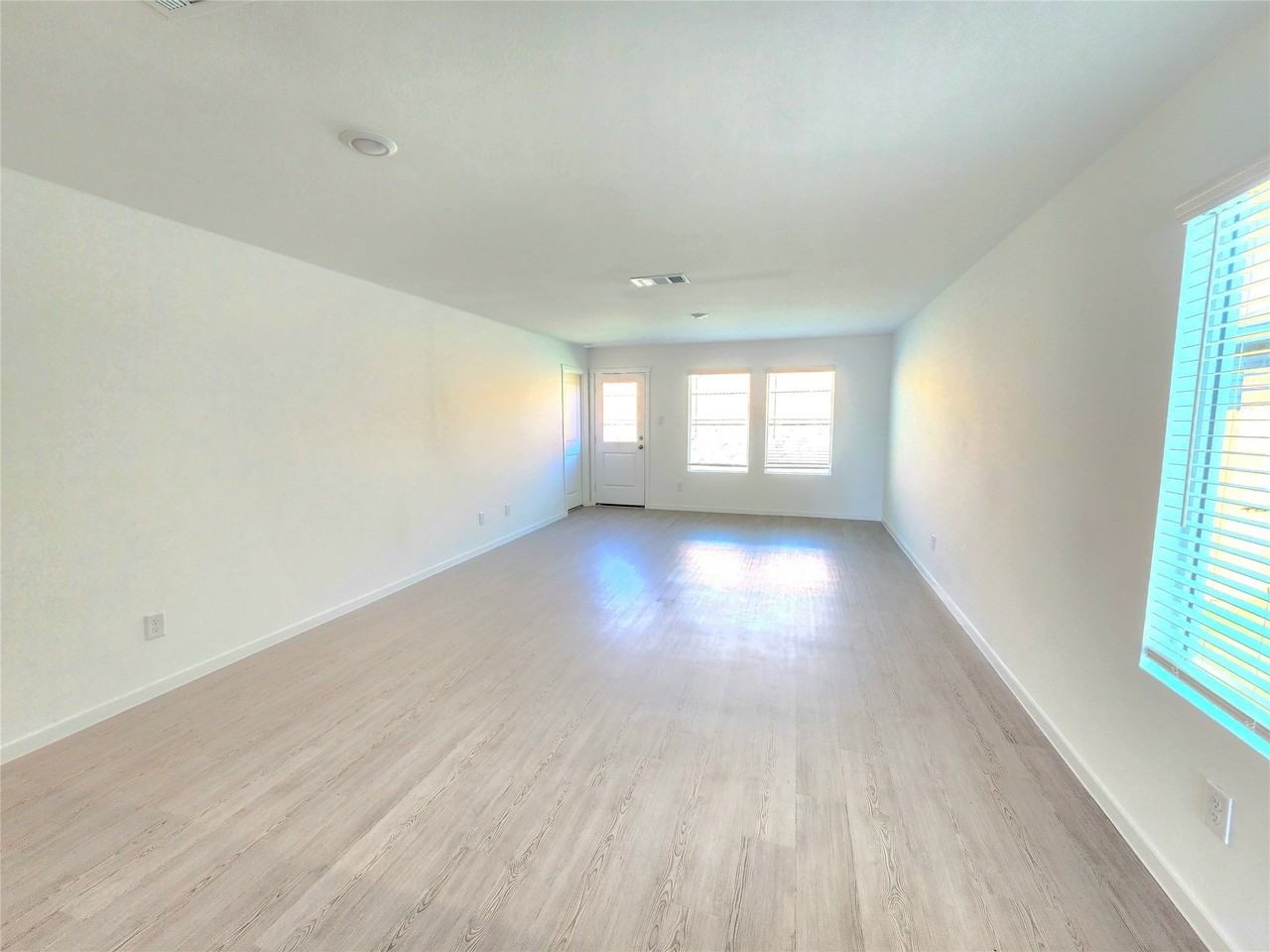 5318 Cinnamon Ln - Photo 3 of 9
