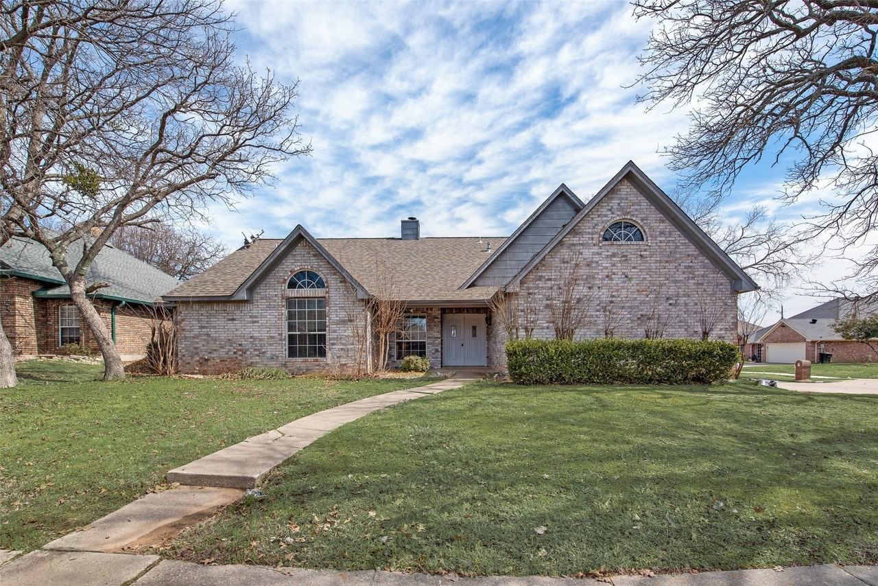 2126 Millwood Dr - Photo 2 of 20