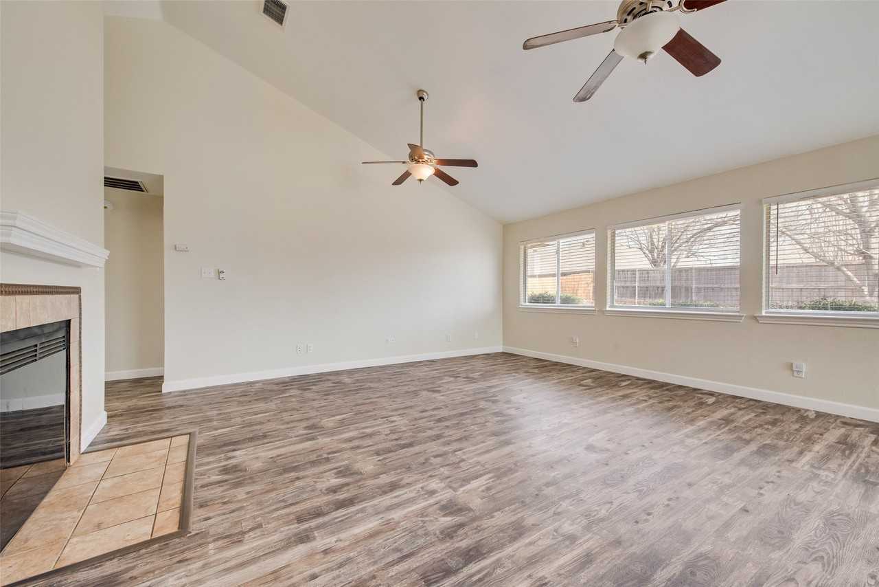 2126 Millwood Dr - Photo 5 of 20