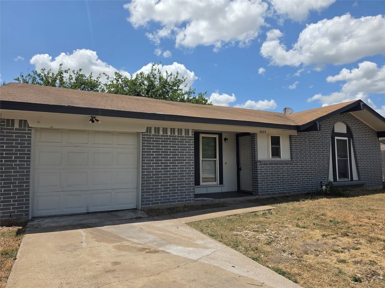 2605 Arlington Ln - Photo 2 of 11