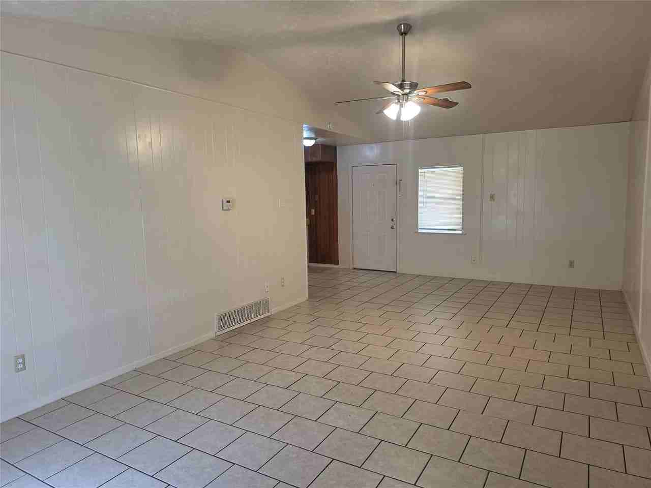 2605 Arlington Ln - Photo 3 of 11
