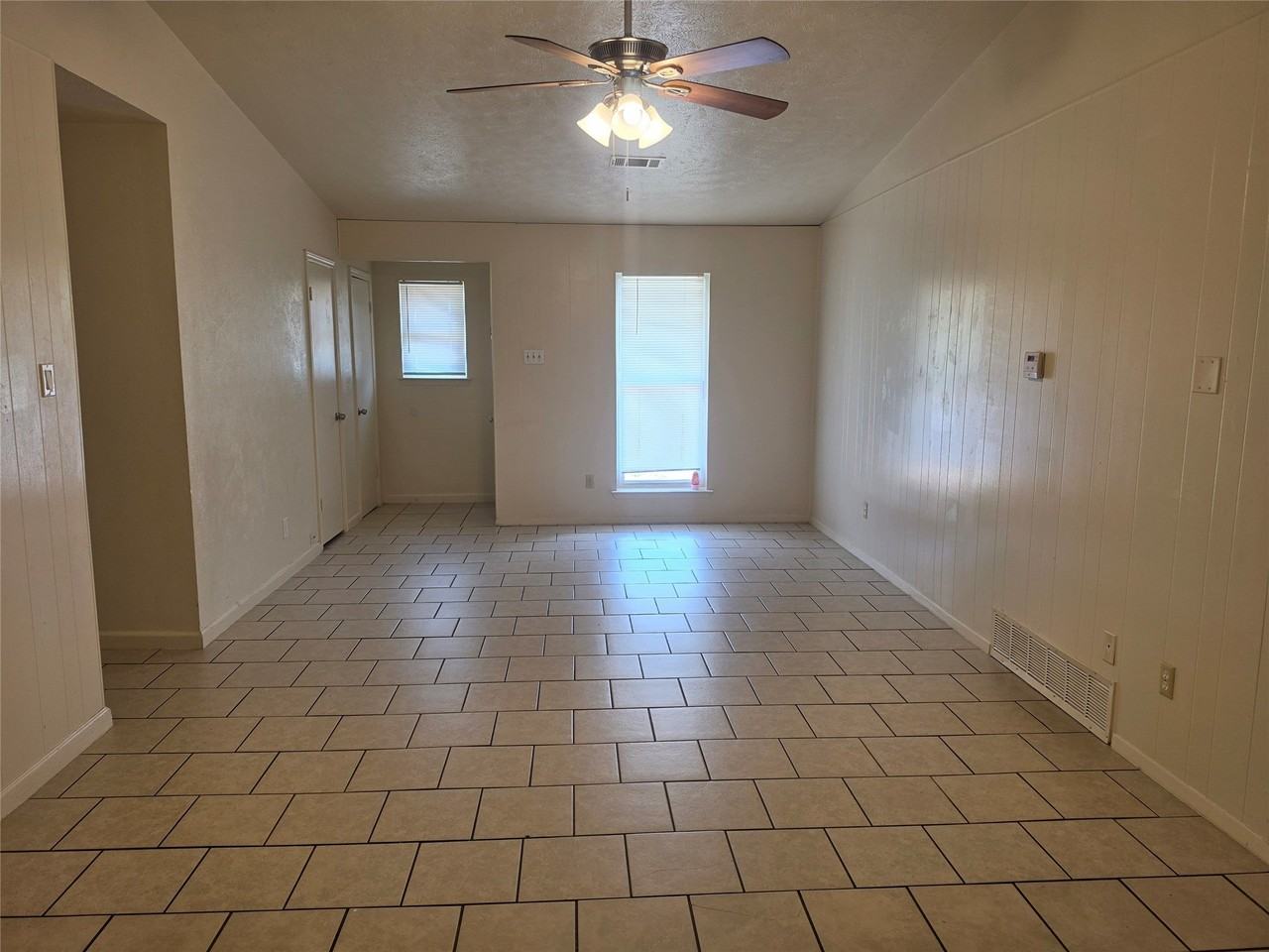 2605 Arlington Ln - Photo 4 of 11
