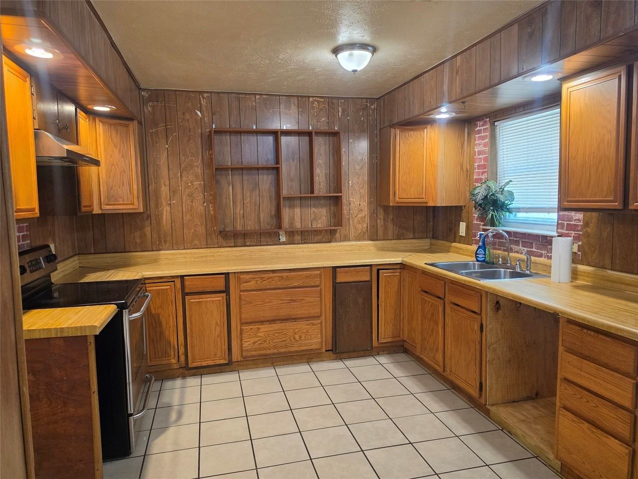2605 Arlington Ln - Photo 5 of 11