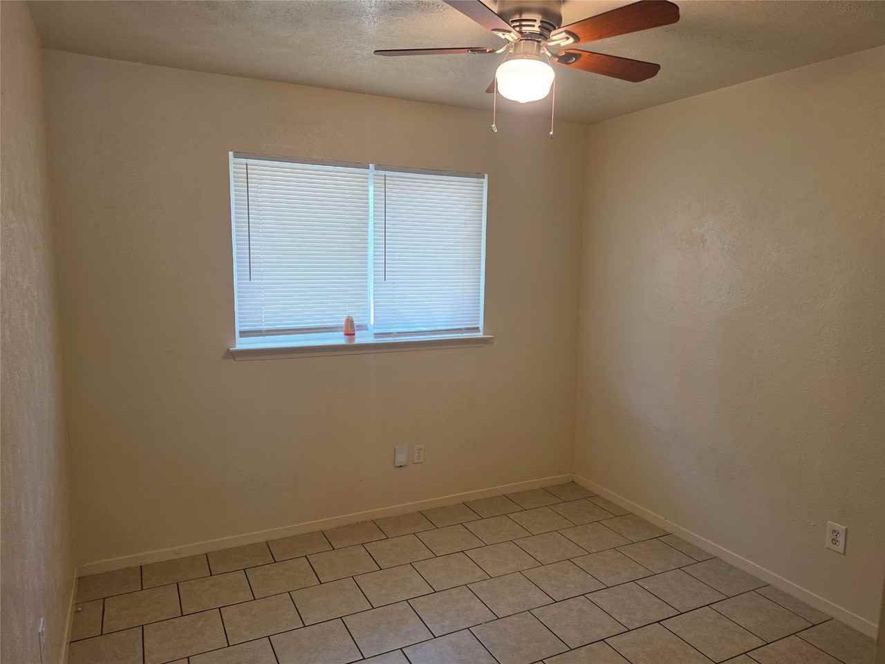 2605 Arlington Ln - Photo 7 of 11