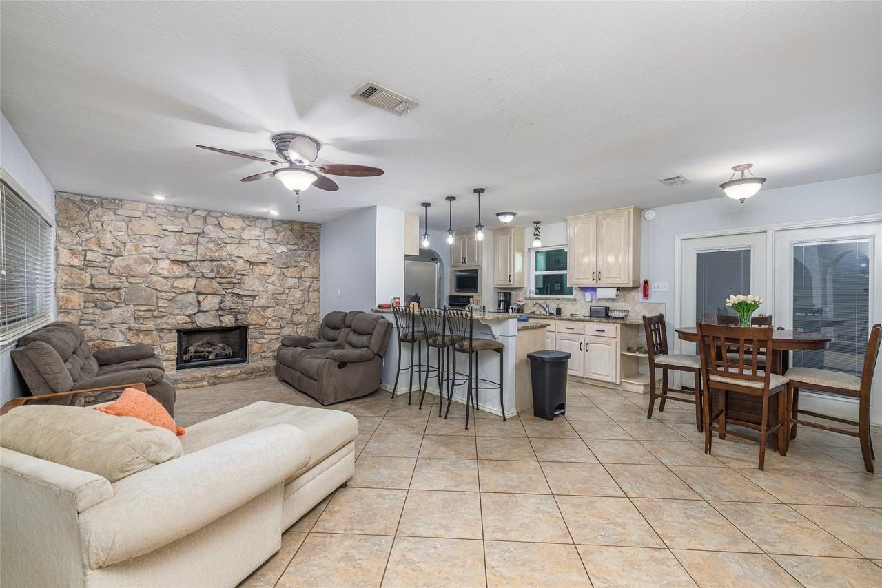 2509 Olympia Dr - Photo 2 of 21