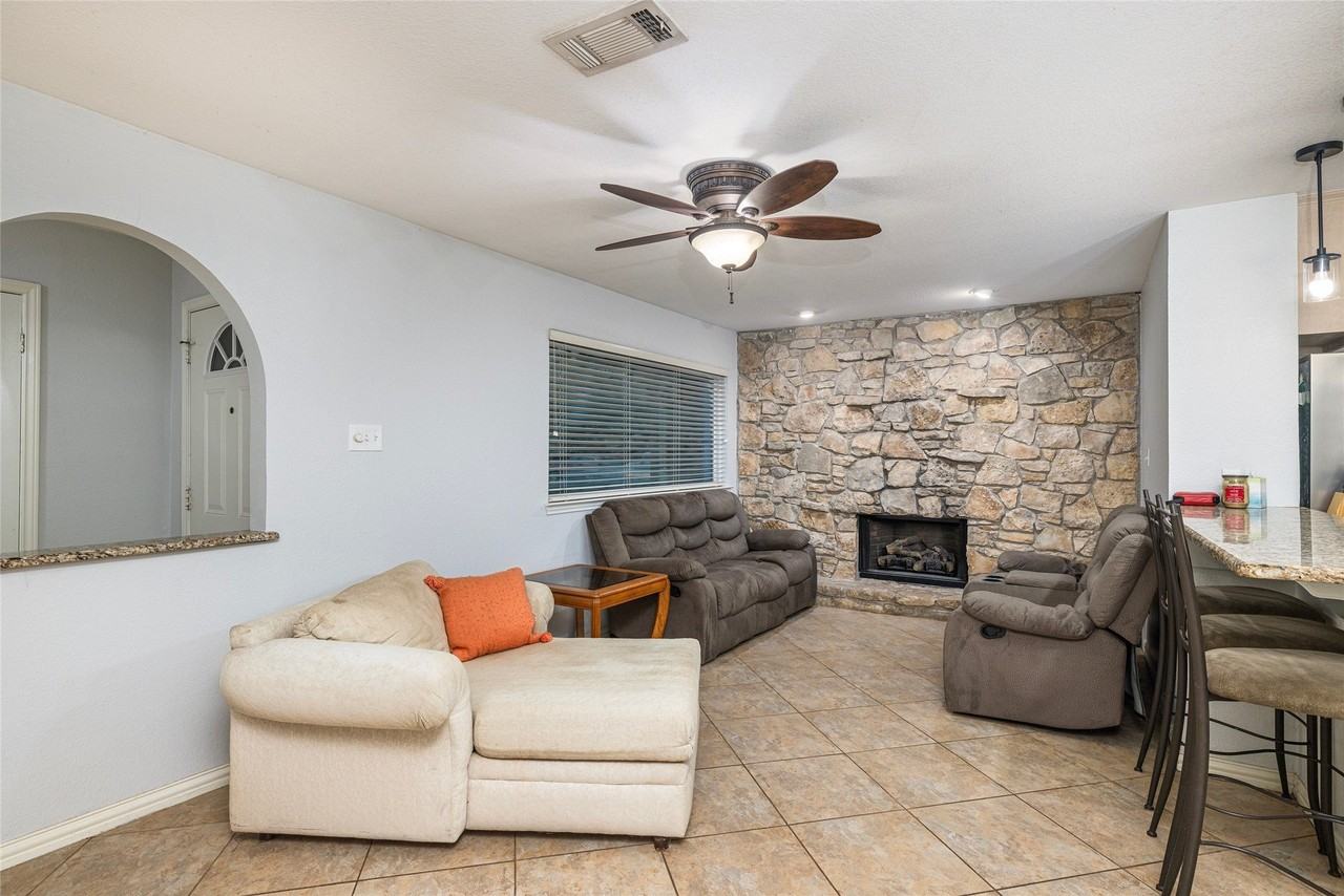 2509 Olympia Dr - Photo 3 of 21