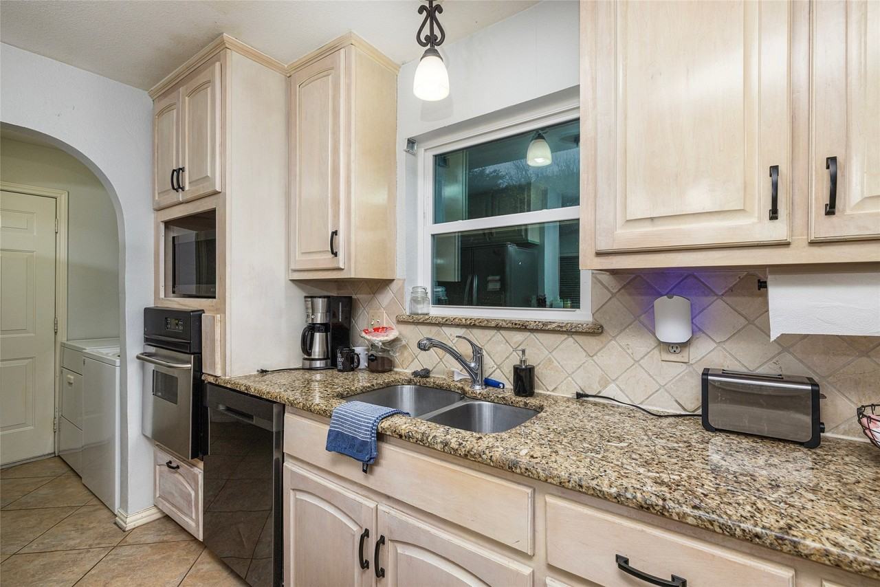 2509 Olympia Dr - Photo 6 of 21