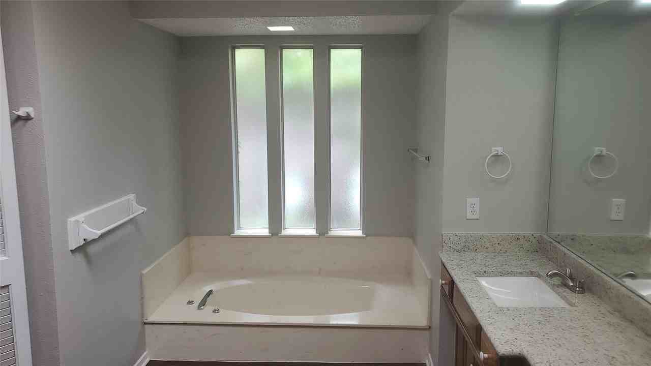 317 Doral Pl - Photo 4 of 16