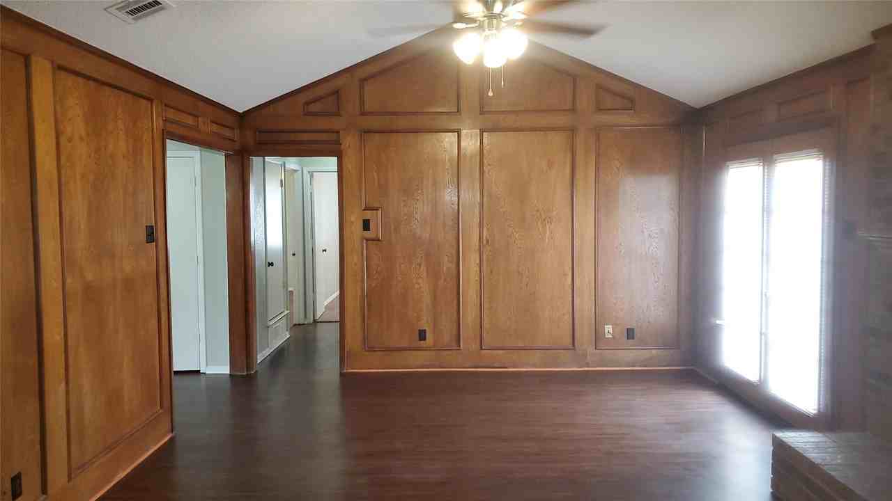 317 Doral Pl - Photo 3 of 16