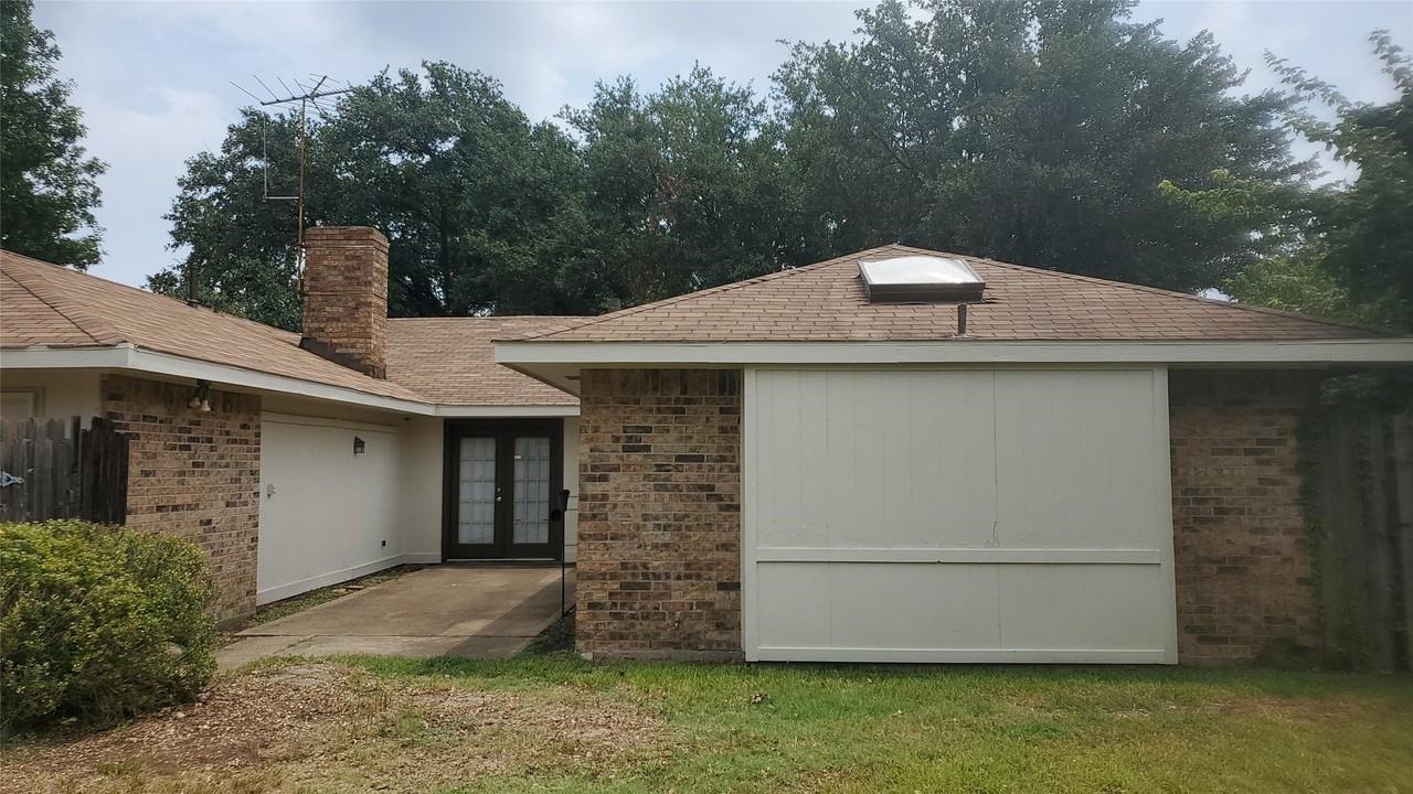 317 Doral Pl - Photo 7 of 16