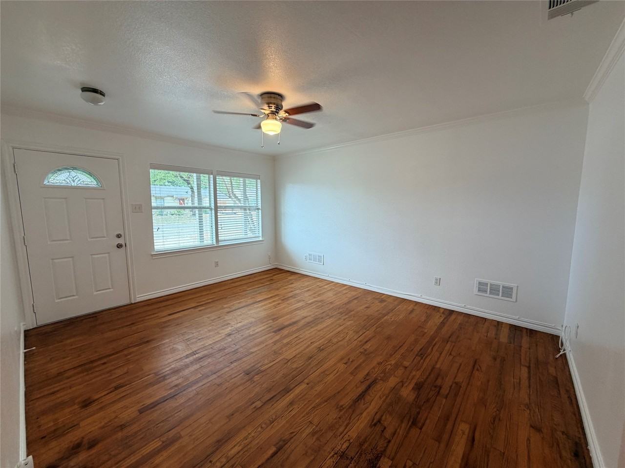 1013 W Tucker Blvd - Photo 3 of 13