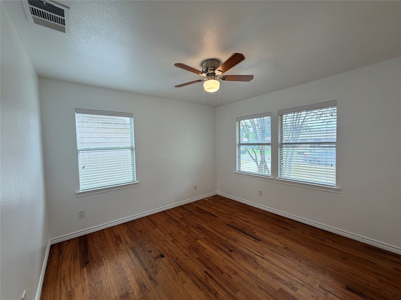 1013 W Tucker Blvd - Photo 6 of 13