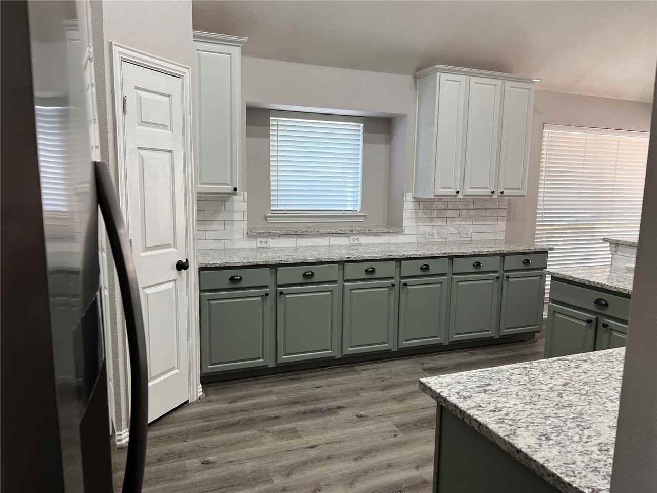 5004 Enclave Ct - Photo 4 of 16