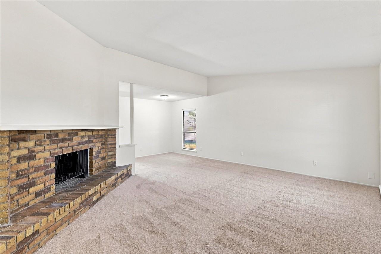411 Clear Creek Ln - Photo 4 of 39