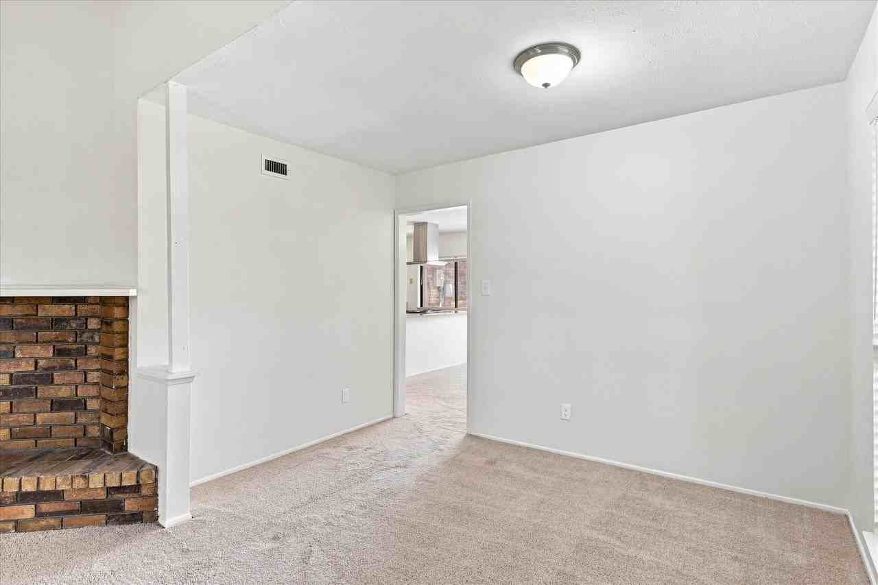 411 Clear Creek Ln - Photo 7 of 39