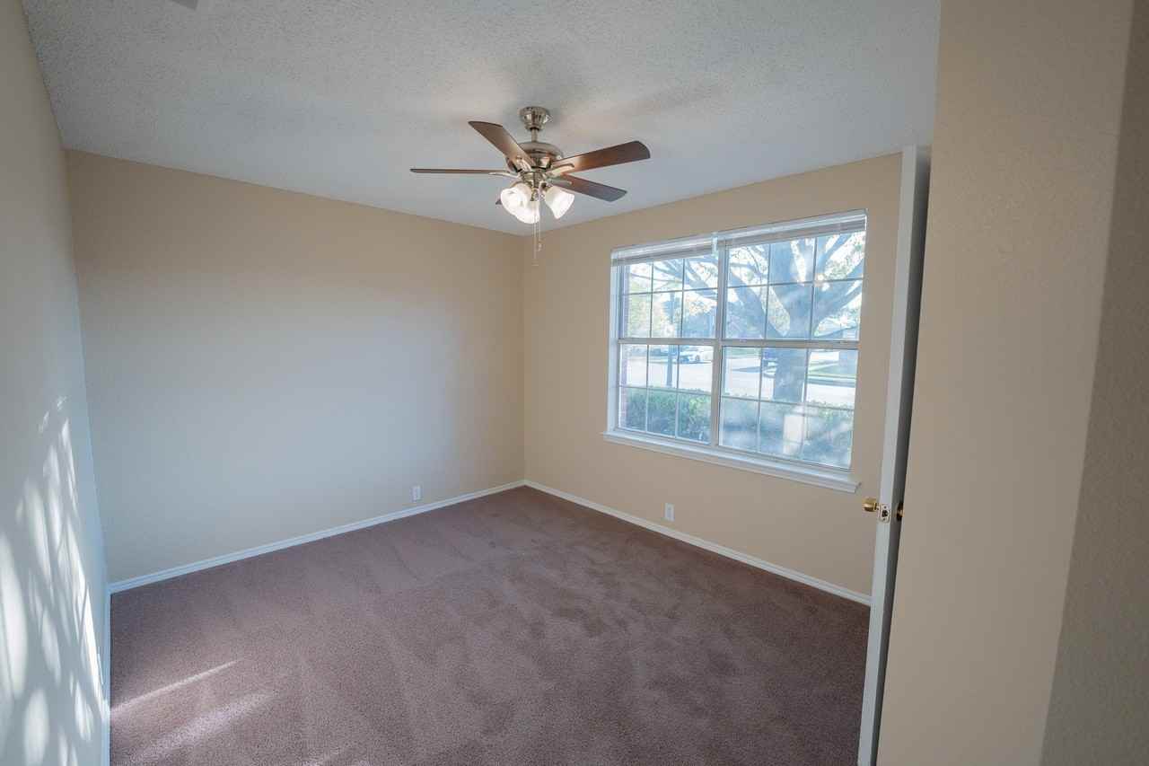1524 Clemson Dr - Photo 3 of 8