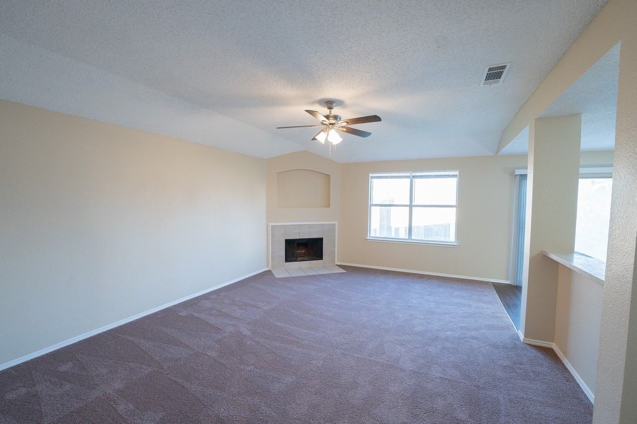 1524 Clemson Dr - Photo 4 of 8