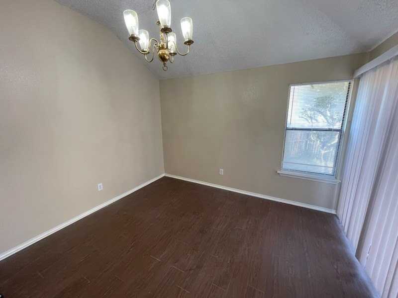 10228 Ridge Oak St - Photo 3 of 9