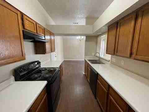 10228 Ridge Oak St - Photo 5 of 9