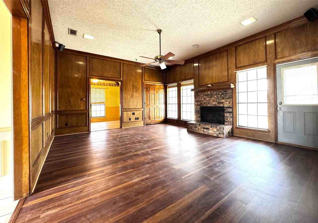 4204 Marshall Ct - Photo 4 of 26
