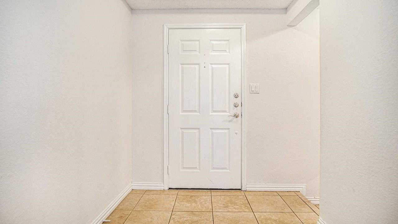 6908 Bentley Ave - Photo 4 of 26
