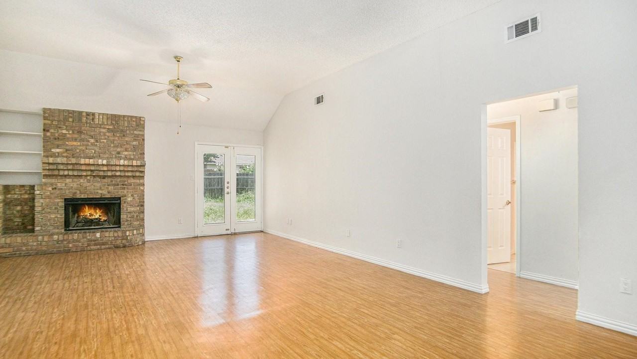 6908 Bentley Ave - Photo 7 of 26