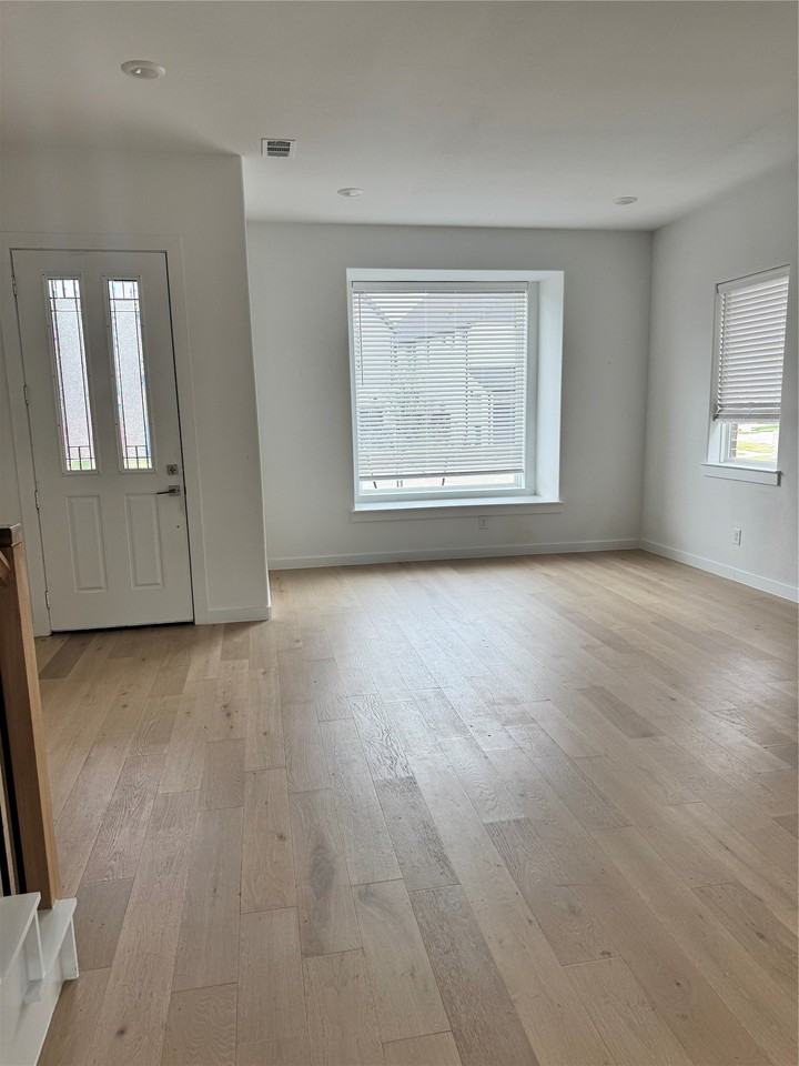 2126 Oak Haven Ct - Photo 4 of 10
