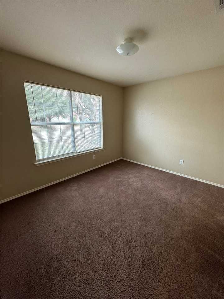 2009 Kings Forest Dr - Photo 2 of 9