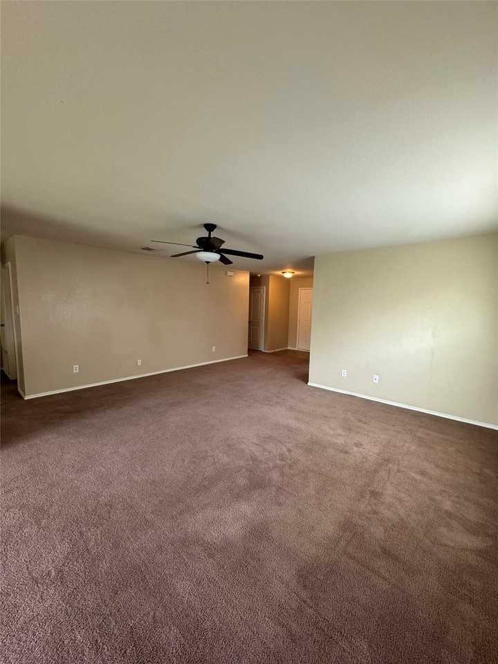 2009 Kings Forest Dr - Photo 3 of 9