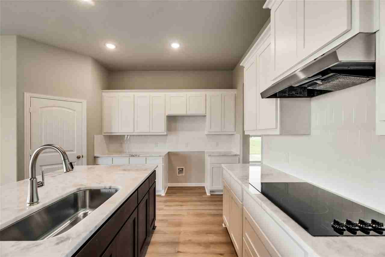 107 Yampa Ct - Photo 2 of 19