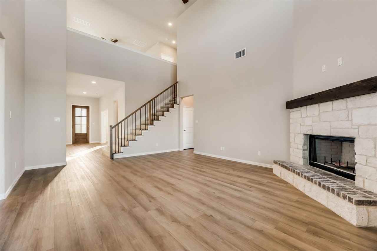 107 Yampa Ct - Photo 3 of 19