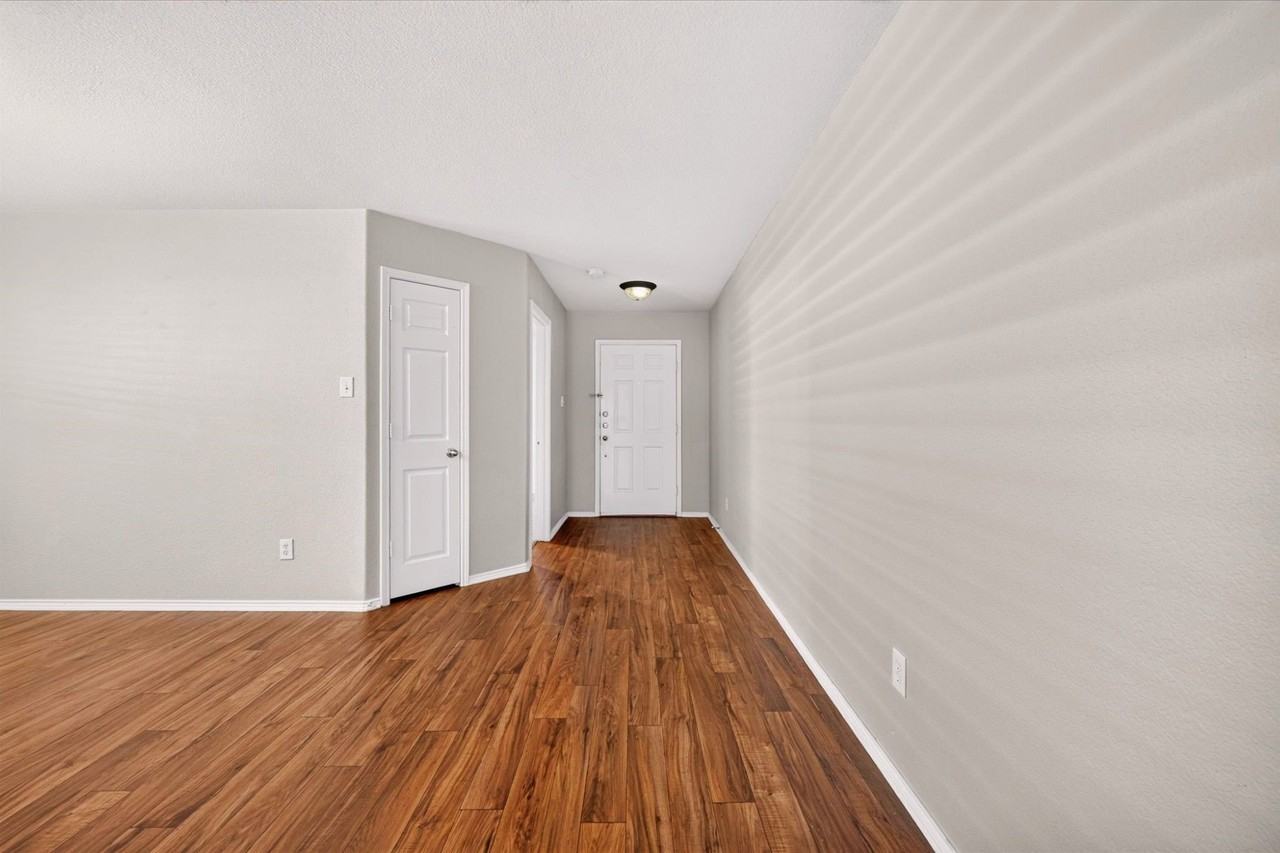 2425 Grand Rapids Dr - Photo 3 of 18