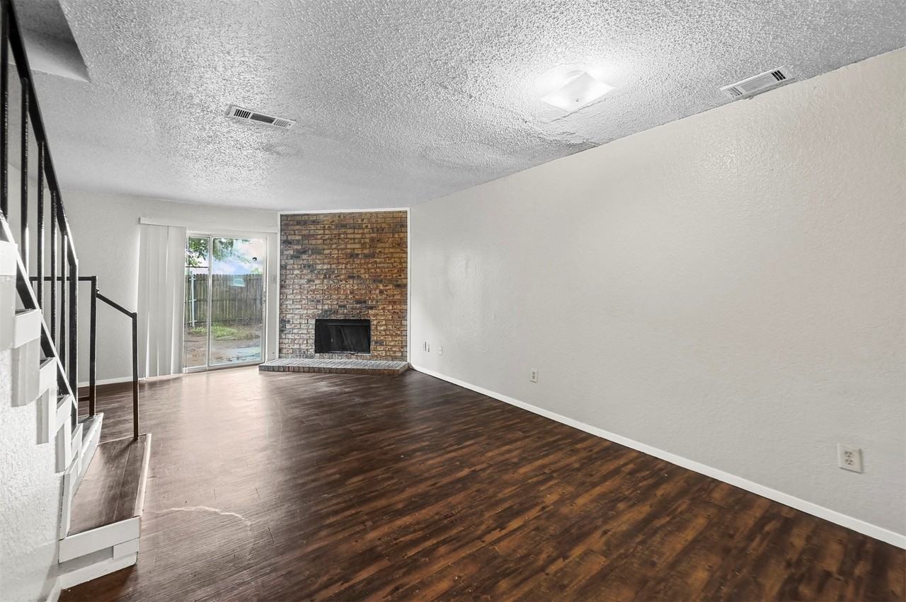 2198 Aspen Dr - Photo 3 of 16
