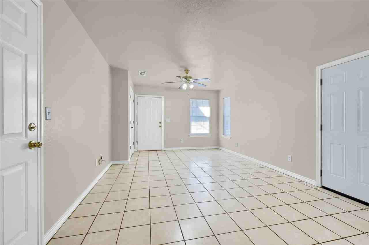 1025 Rice St #102 - Photo 7 of 20