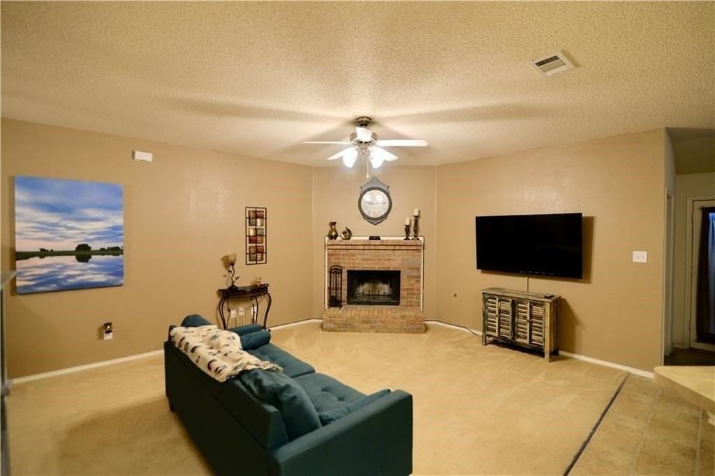 602 Diamond Creek Dr - Photo 3 of 8