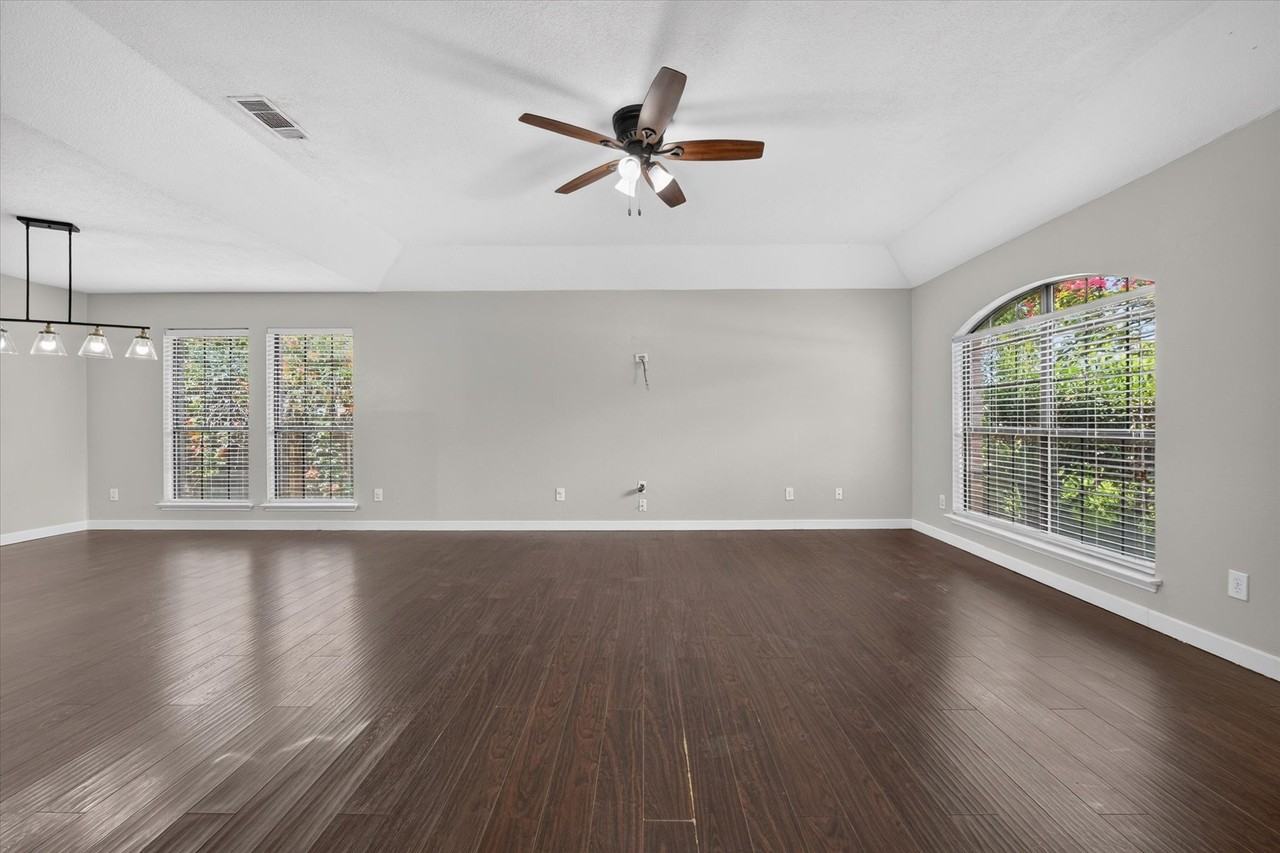 7001 Bentley Ave - Photo 4 of 28